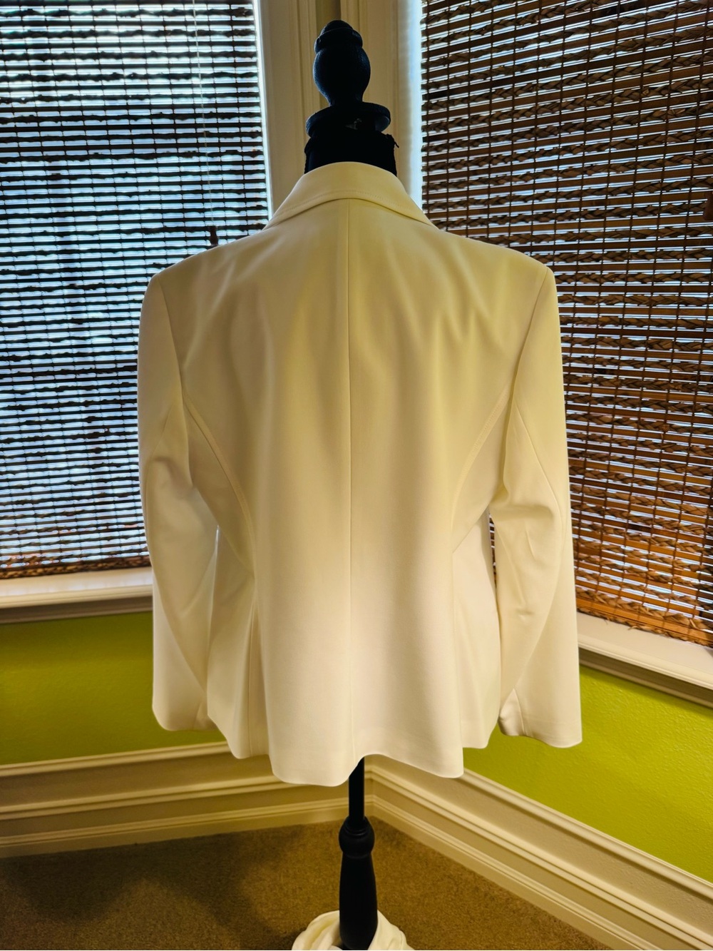 Le Suit White Women's Two-Piece Blazer and Trousers - Picture 5 of 13
